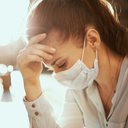 Entre os sintomas mais frequentes da Síndrome pós-Covid-19 estão dores no corpo e nas articulações - iStock