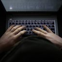 Diferente de outras comunidades, a cultura incel constrói sua identidade de grupo com emoções negativas - iStock