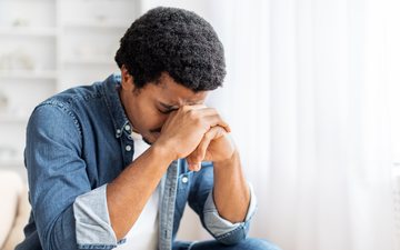 Pensamentos negativos não saem da cabeça? Não deixe de buscar ajuda