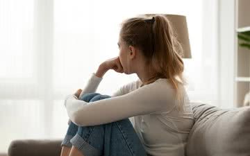 Independente do peso, as meninas afirmaram com mais frequência que apresentavam sintomas depressivos - iStock