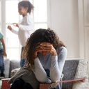 A depressão também pode causar sintomas físicos - iStock