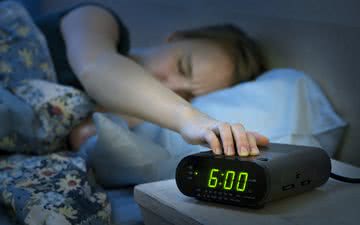 Muita gente acha que usar o botão de soneca pode ter consequências negativas - iStock