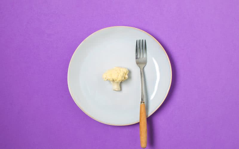 Dieta muito restritiva não costuma ser a melhor a estratégia para perder peso - iStock