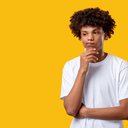 Ele está preocupado com o desempenho quando for sua primeira vez - iStock