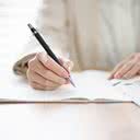 A terapia que envolve escrever sobre o evento traumático levou a menor taxa de desistência em estudo - iStock