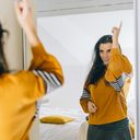 Quanto tempo e energia você gasta se julgando em frente ao espelho? - iStock