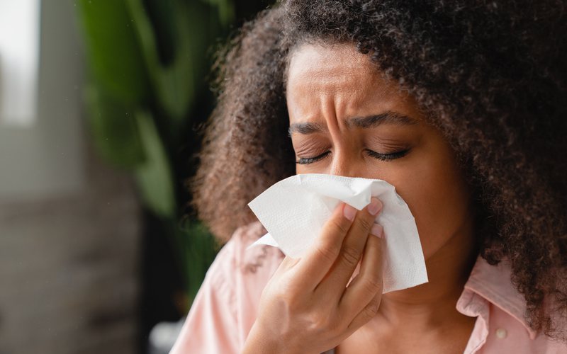 Algumas medidas ajudam a diminuir a exposição aos alérgenos mais comuns - iStock