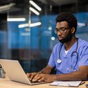 A discriminação gera um impacto ainda maior sobre a saúde mental dos estudantes de medicina - iStock