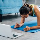 Aplicativos e aulas de exercícios virtuais também podem beneficiar os adolescentes - iStock