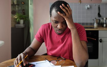 Pesquisa mostra que a preocupação com o dinheiro impacta a saúde mental do brasileiro - iStock