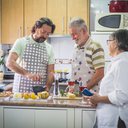 Existem estigmas sociais que envolvem a decisão de voltar a morar com os pais na fase adulta - iStock