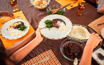 Jantar mais cedo pode fazer uma enorme diferença para a saúde do coração (e também para o seu sono) - iStock