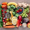 Farelos, aveia, frutas, nozes, verduras, legumes, grãos e pão integral trazem mais fibras à dieta - iStock