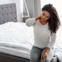 Além da dor, a fibromialgia pode causar fadiga extrema, mudanças de humor e rigidez muscular - iStock