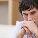 Ele diz que está paranoico com a ideia de ter engravidado a namorada - iStock