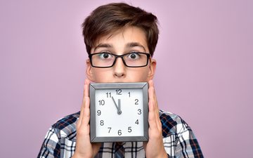 Ele está preocupado com o atraso na puberdade - iStock