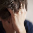 Ele diz se achar feio toda vez que se masturba - iStock