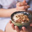 A granola ajuda a dar energia, por isso é ótima para o café da manhã ou antes do treino - iStock