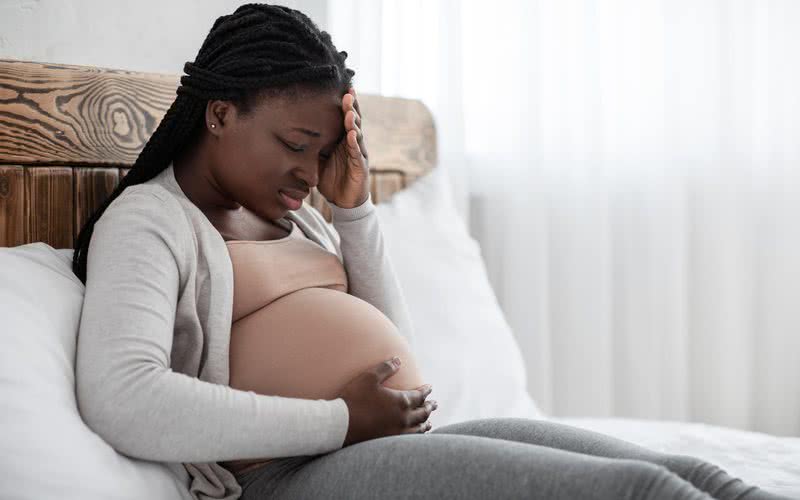 Uma grávida estressada, ansiosa ou depressiva pode aumentar as chances da criança ter problemas socioemocionais - iStock