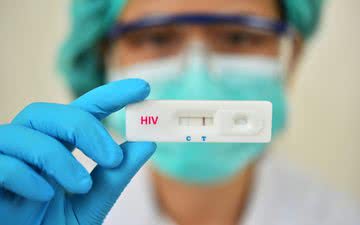 Segundo a UNAIDS, aproximadamente 38 milhões de pessoas no mundo vivem com HIV - iStock