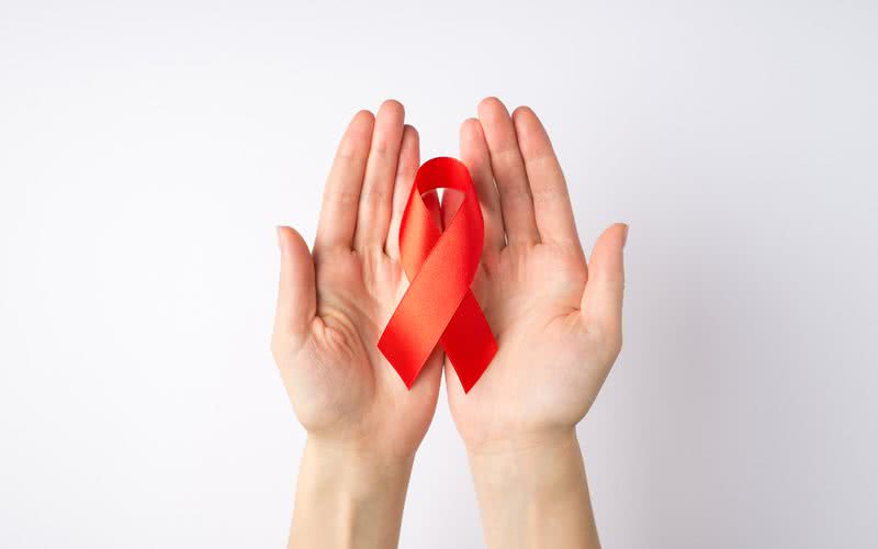 Segundo a UNAIDS, cerca de 38 milhões de pessoas no mundo vivem com HIV - iStock