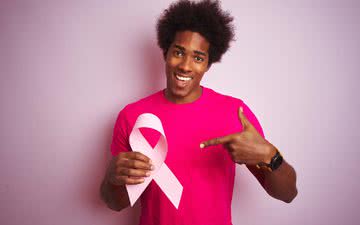 No Outubro Rosa, o foco costuma ser a mulher, já que o câncer de mama é o mais comum entre elas - iStock