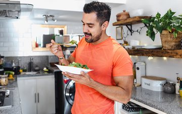 Além de seguir os preceitos da dieta Dash, controlar o sal também também favorece a saúde do coração - iStock