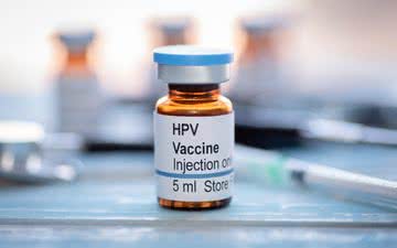 No Brasil, a imunização contra o HPV é gratuita para meninas de 9 a 14 anos e para meninos de 10 a 14 anos - iStock