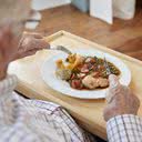 A qualidade, mais do que a quantidade, da alimentação é fundamental para a saúde do idoso - iStock