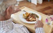 A qualidade, mais do que a quantidade, da alimentação é fundamental para a saúde do idoso - iStock
