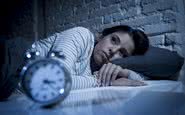 62% das mulheres têm dificuldade para dormir devido à ansiedade pela possibilidade de vazar a menstruação - iStock