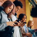 Estudo aponta mudanças no cérebro dos adolescentes com dependência em internet - iStock