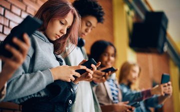 Estudo aponta mudanças no cérebro dos adolescentes com dependência em internet - iStock