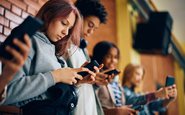 Estudo aponta mudanças no cérebro dos adolescentes com dependência em internet - iStock