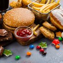 Alimentos ricos em açúcar e gordura podem alterar o sistema de recompensa do cérebro - iStock