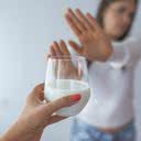 A intolerância à lactose se manifesta após a ingestão de alimentos derivados do leite - iStock