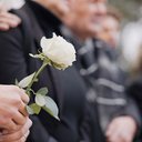 Uma pessoa pode morrer de "coração partido" após a perda de um ente querido - iStock