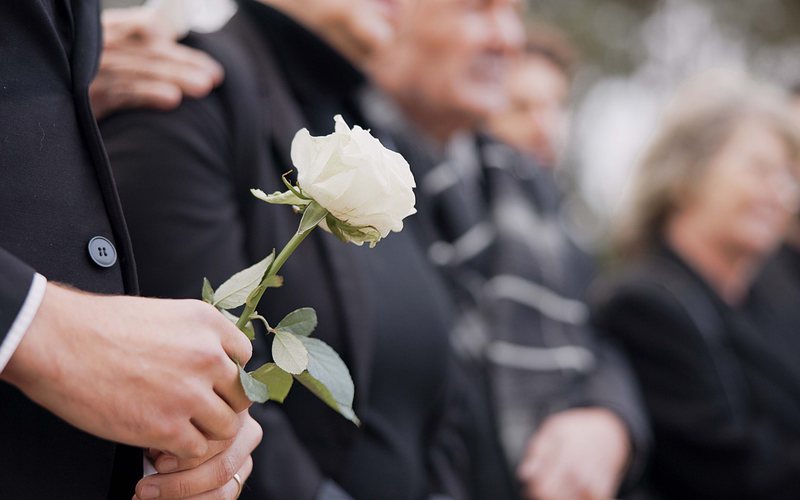 Uma pessoa pode morrer de "coração partido" após a perda de um ente querido - iStock