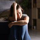 As cinco fases do luto são: negação, raiva, negociação, depressão e aceitação - iStock