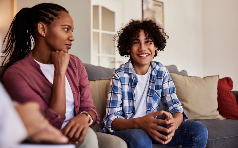 É impossível controlar o que os jovens acessam na internet o tempo todo e em todo lugar - iStock