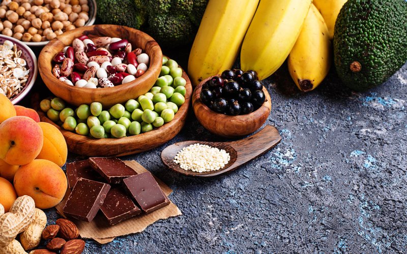Oleaginosas, chocolate amargo, grãos integrais e leguminosas são alguns alimentos ricos em magnésio - iStock