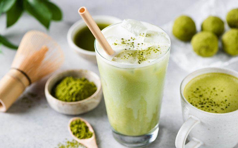 O matcha pode ser consumido como chá ou adicionado a smoothies - iStock
