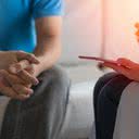 Devido ao período sem manifestações clínicas, o diagnóstico é feito através de triagem para ISTs - iStock