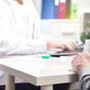 Pessoas trans sofrem com a falta de conhecimento técnico dos cuidadores da saúde - iStock