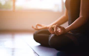 Mindfulness pode, indiretamente, ajudar a reconhecer, a aceitar e a deixar de lado o sofrimento físico e emocional - iStock
