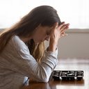 Meditação e atividades físicas são mecanismos que podem ajudar no alívio do estresse - iStock