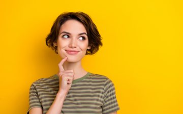 Ela está pensando em estimular o parceiro para ver se ele vai gostar - iStock