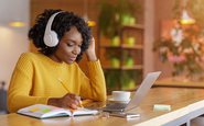 Adultos jovens com TDAH costumam ouvir música de fundo com mais frequência, segundo estudo - iStock