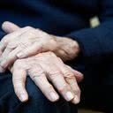 Por ser uma doença progressiva, os sintomas do Parkinson tendem a piorar com o tempo - iStock