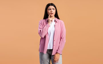 Ela está preocupada e pergunta se deve tomar a pílula do dia seguinte - iStock